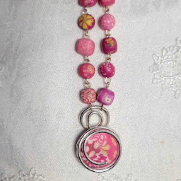 VIVA PINK PENDANT NECKLACE WITH PINK BEADS AND SILVER COLORED CHAIN W/2" EXTENDR - Picture 1 of 6